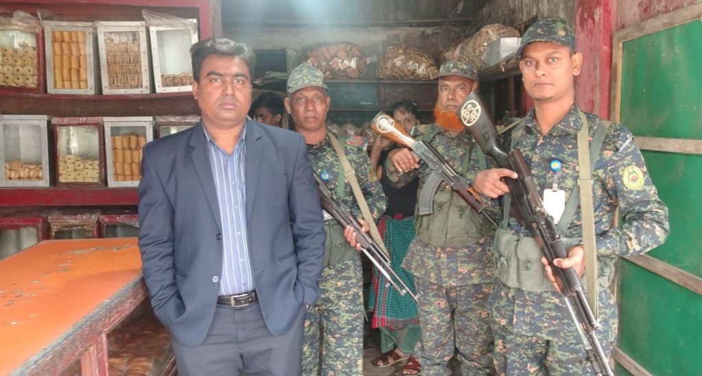 চাঁদপুরে বিশেষ টাস্কফোর্সের অভিযানে তিন প্রতিষ্ঠানকে জরিমানা