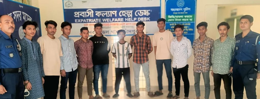 চাঁদপুরে বিশেষ অভিযানে ১১ কিশোর গ্যাং সদস্য আটক