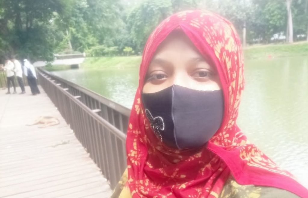 একজন নারী কিভাবে প্রিয়জন থেকে দূরে সরে যায়