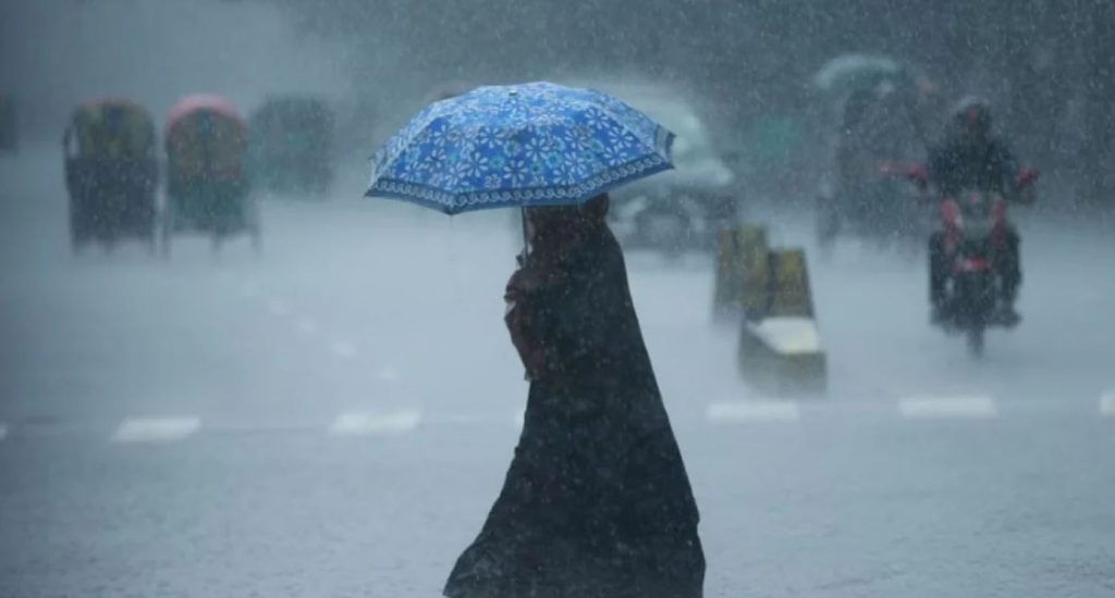 সারাদেশে আরও ১০ দিন ভারী বৃষ্টির পূর্বাভাস