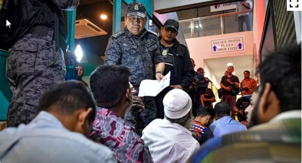 মালয়েশিয়ায় এক ঘণ্টার অভিযানে বাংলাদেশিসহ ১৭১ অভিবাসী আটক