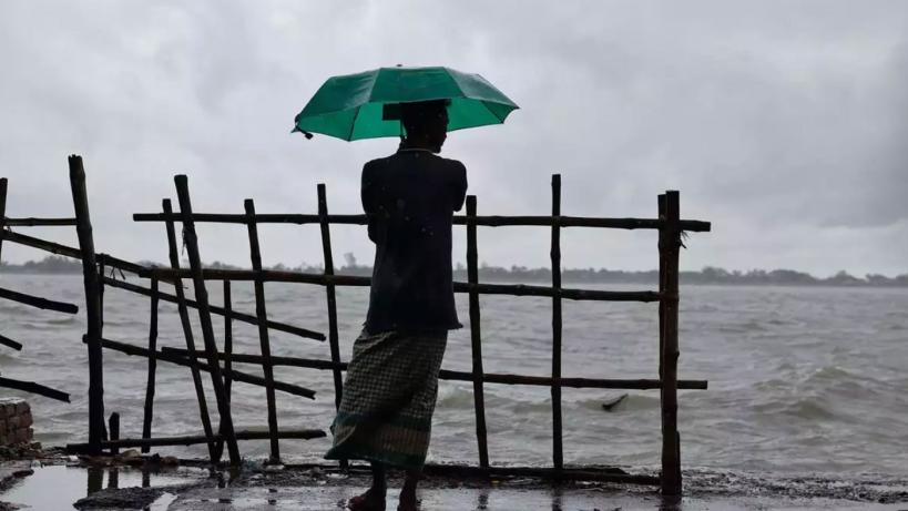 ৬০ কিমি বেগে ঝড়ের আভাস, সতর্ক সংকেত ৭ নদীবন্দরে
