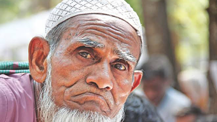 প্রবীণদের একাকিত্ব তৈরি হচ্ছে শারীরিক ও মানসিক চ্যালেঞ্জ